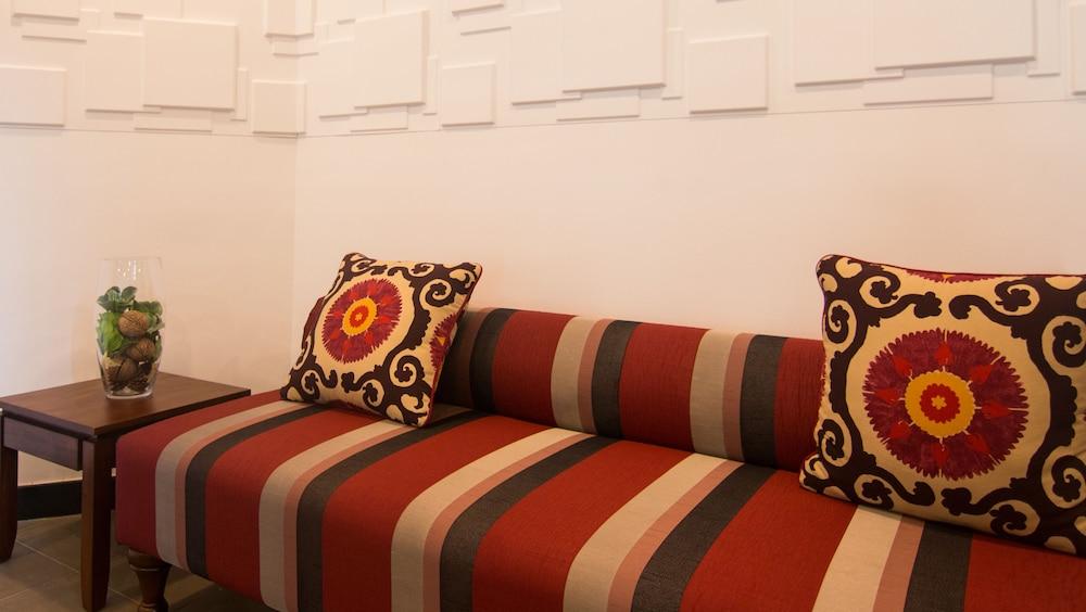 Rococo Residence Коломбо Экстерьер фото